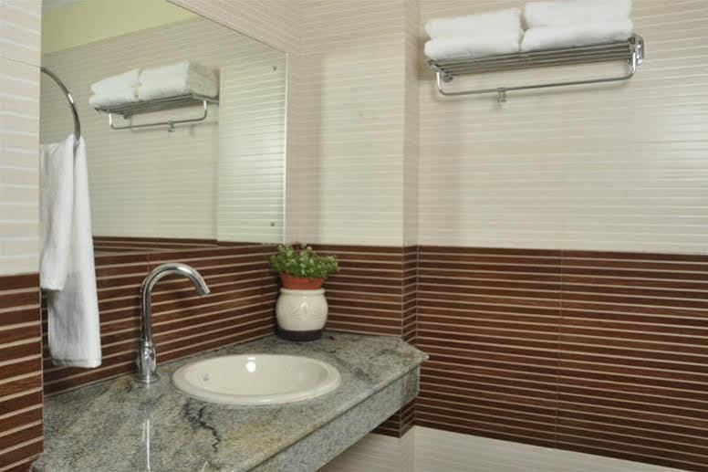 Moments Hotel Kolkata Ngoại thất bức ảnh