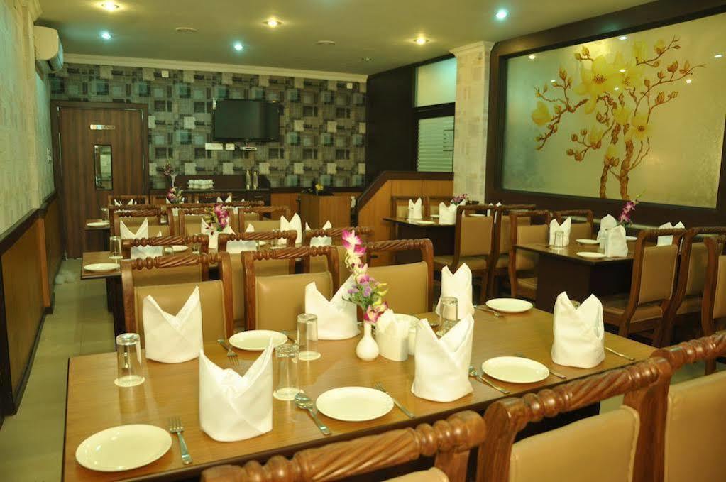 Moments Hotel Kolkata Ngoại thất bức ảnh